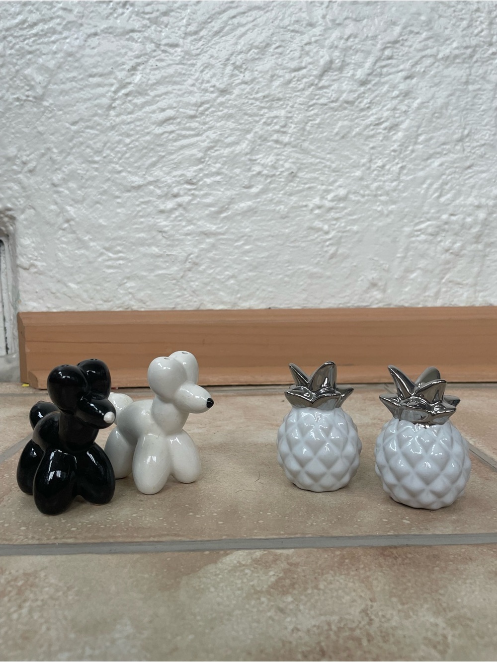 Set of 2 salt and pepper shakers, balloon dogs, pineapples, serveware